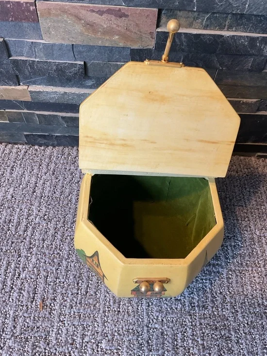 Vintage Style box purse with Handle - Picture 5 of 7